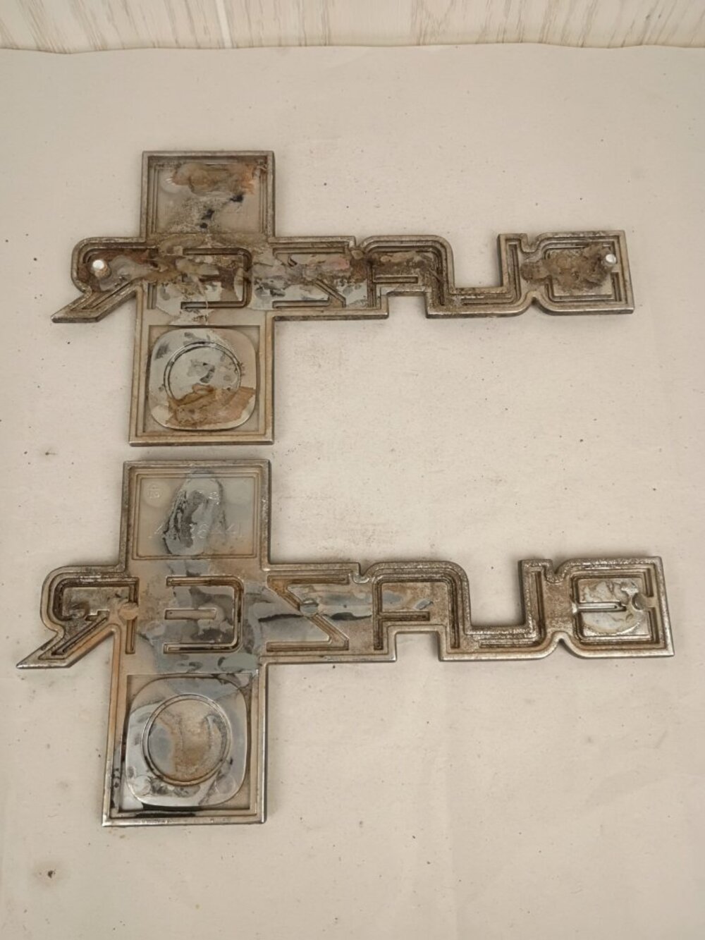 1981-1988 Chevy K5 Blazer Fender Emblems PAIR 14026441 OEM 81-88 - Picture 7 of 10